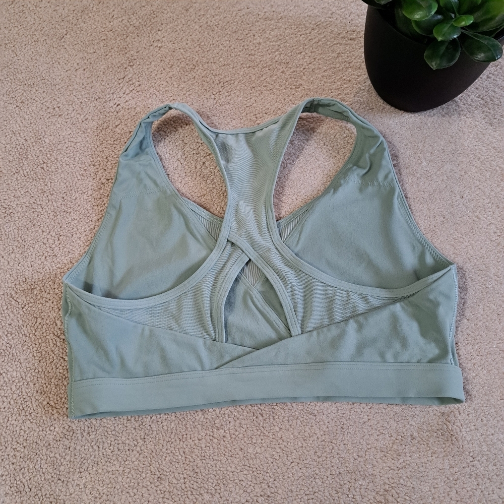 Gymshark Crossover Sports Bra Green Women's Size Medium Sporty Activewear Mesh - Picture 9 of 13